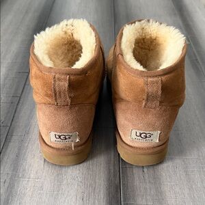 UGG mens Classic Mini Boot
